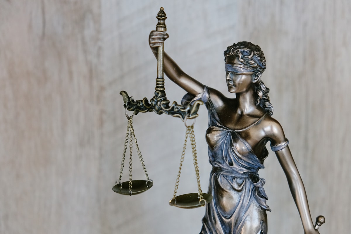 Comparison of AI legal document drafting and automation tools